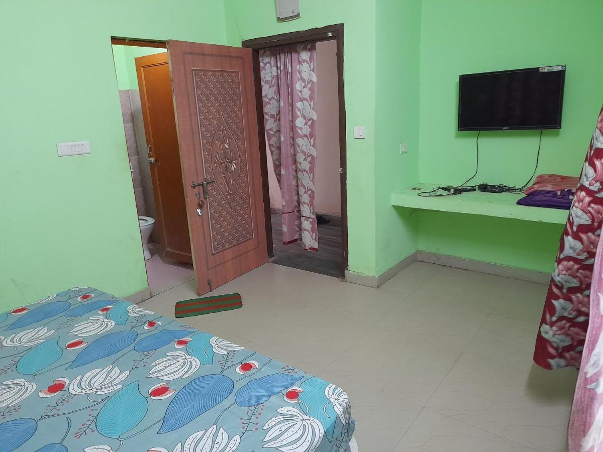 Hotel Tirupati Пури Екстериор снимка